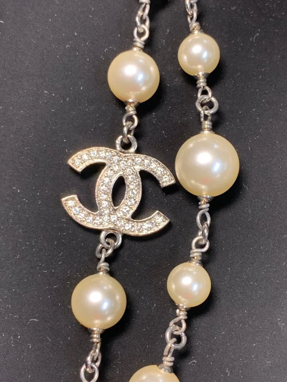 CHANEL necklace pearls